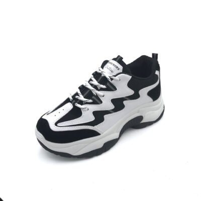 Woman outdoor running shoes